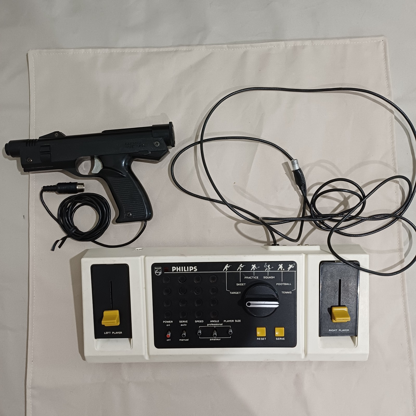 Philips TV Game 311T console (tested, partially working) & Light Gun (untested)
