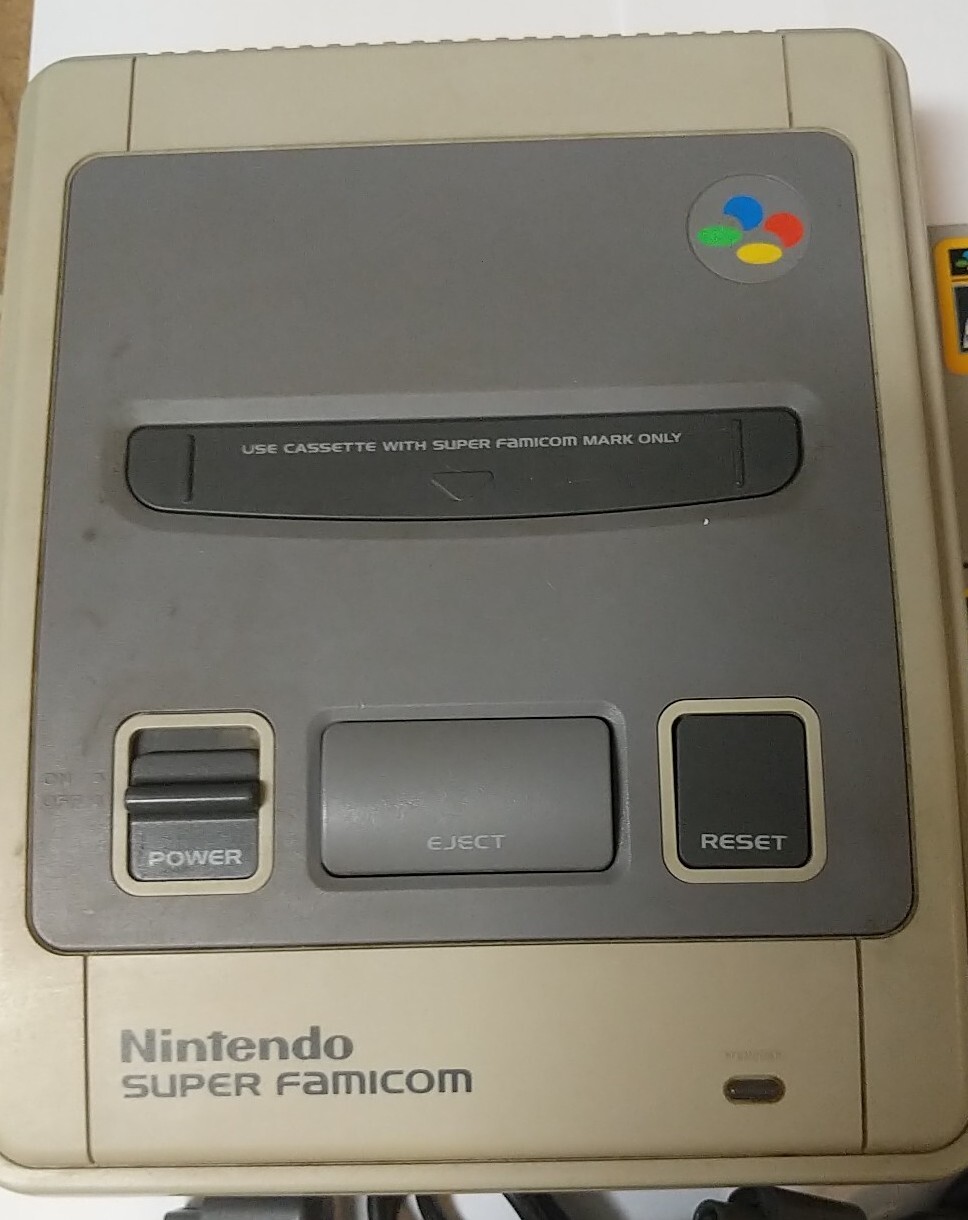 Nintendo Super Famicom Console + 2 Marios + 2 Controllers – HVC-002. BMcx08