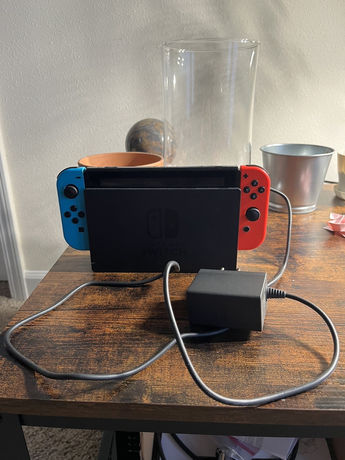Nintendo Switch HAC-001(-01) Handheld Console W/ EU adapter dock & 32GB extra
