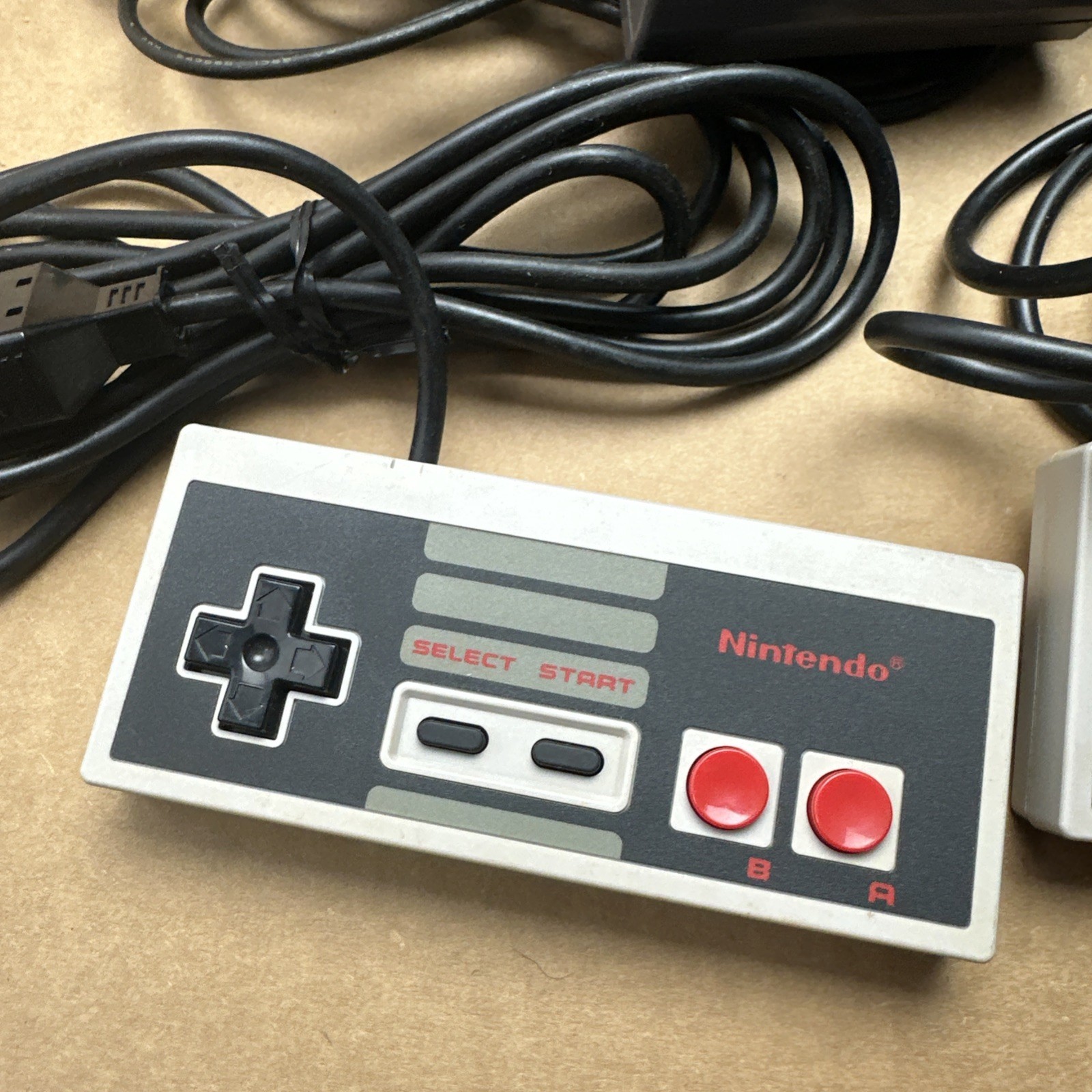 1985 Nintendo System Console Cords 2 Controllers Powers On Not Tested with Game