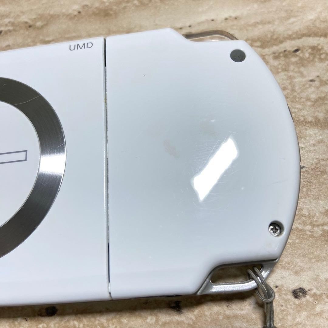 Sony PSP 2000 Ceramic White Almost Unused Complete in Box 6760