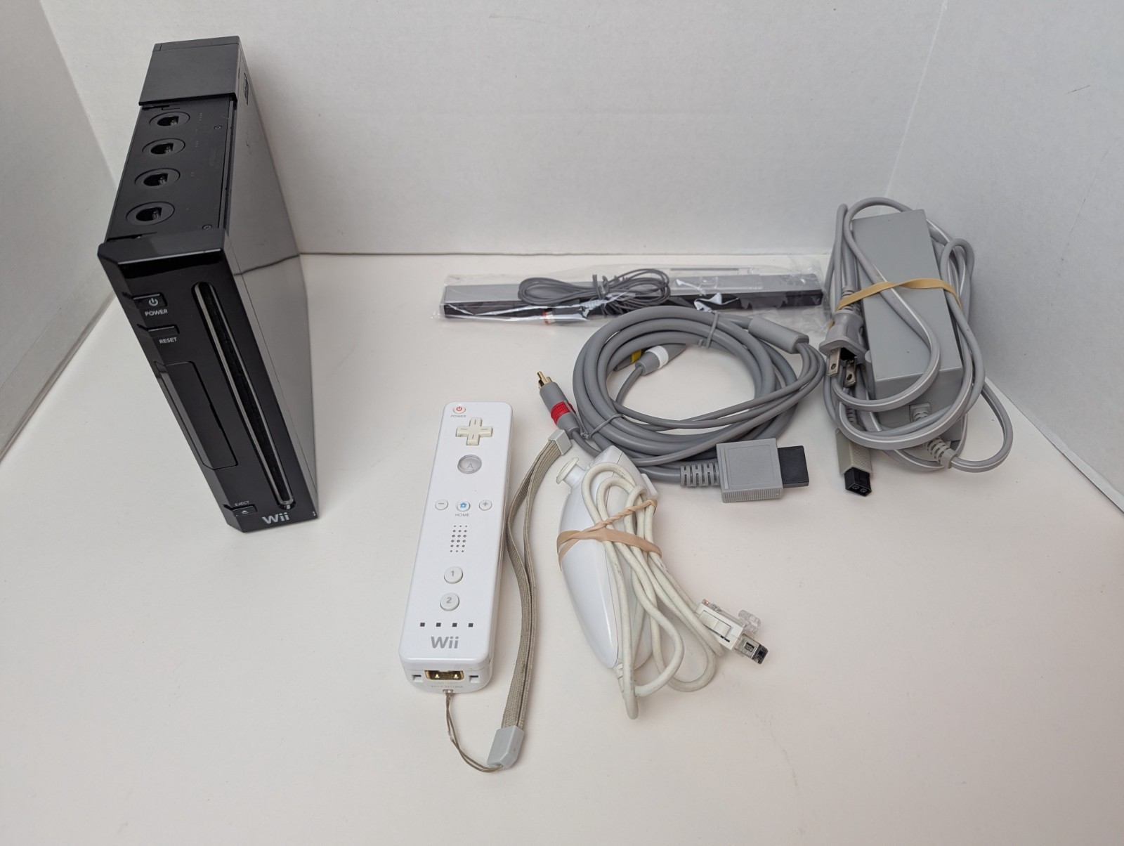 Nintendo Wii RVL-001 Black Console w/ Cables, Sensor, Remote, Nunchuck Tested