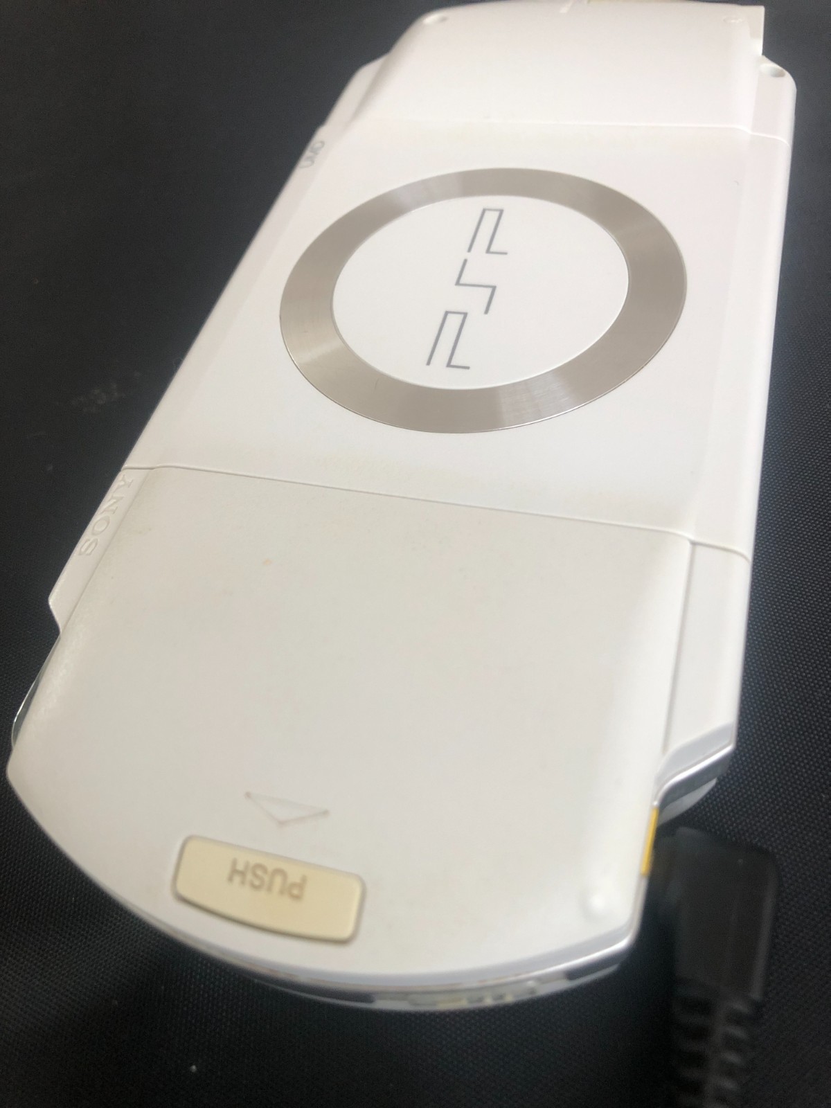 Sony PSP-1000 White Handheld Console　Tested Working / 1GB Memory + AC Charger