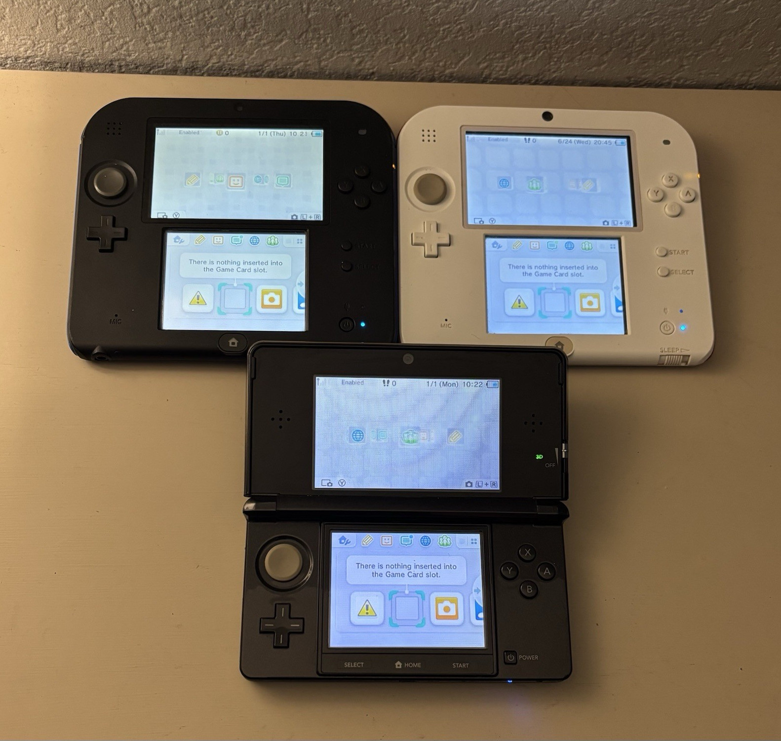 Nintendo 2DS/3DS Handheld Console Lot (3) Black/Blue White/Red Black 3DS