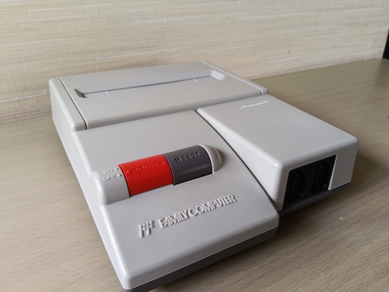 Nintendo New Famicom Console AV Complete set very good condition TESTED NES 1