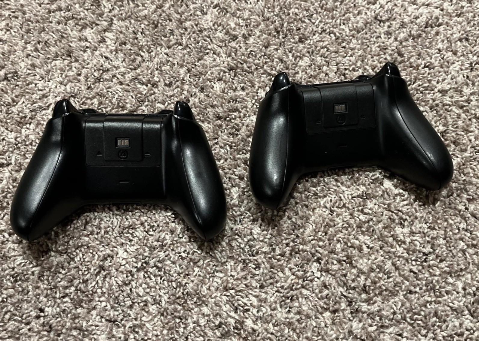Microsoft Xbox One 500GB Tested Working, Controllers With Rechargeable Batteries