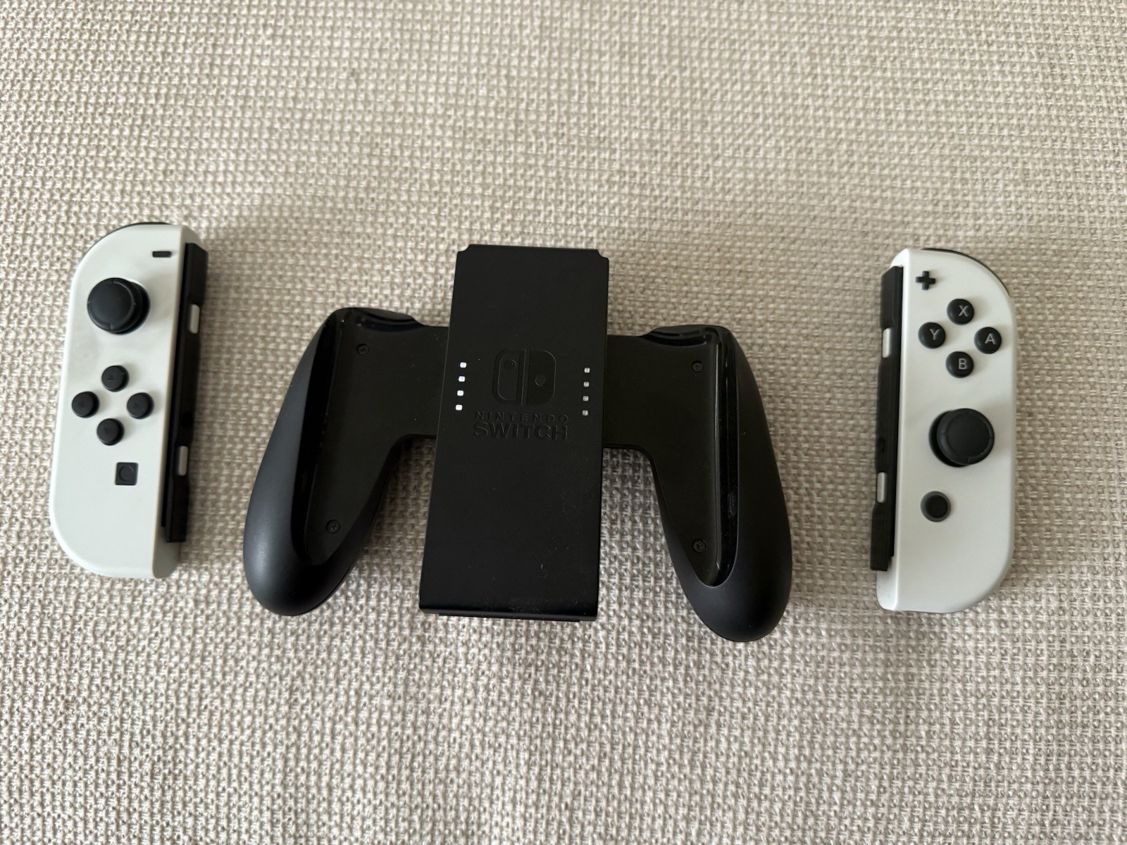 Nintendo Switch OLED Model – 64GB/White + Pro Controller, case & SD 128GB