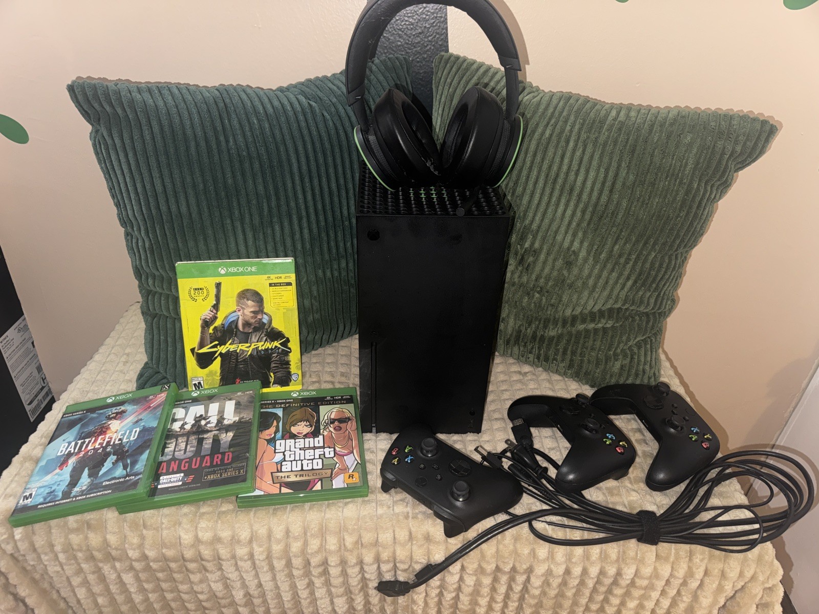Xbox Series X 1TB Bundle, 3 Controllers, Wireless Headset, 4 Games – Excellent