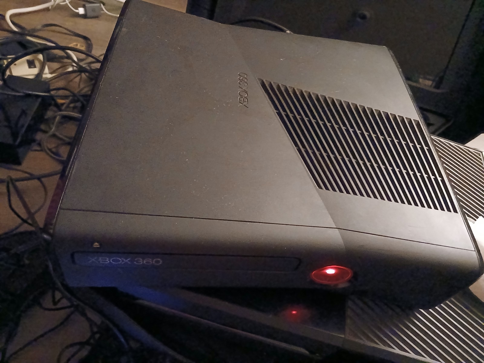 Xbox 360 S Console [Model 1439] Console Only – For Parts, Red Light – NO HD
