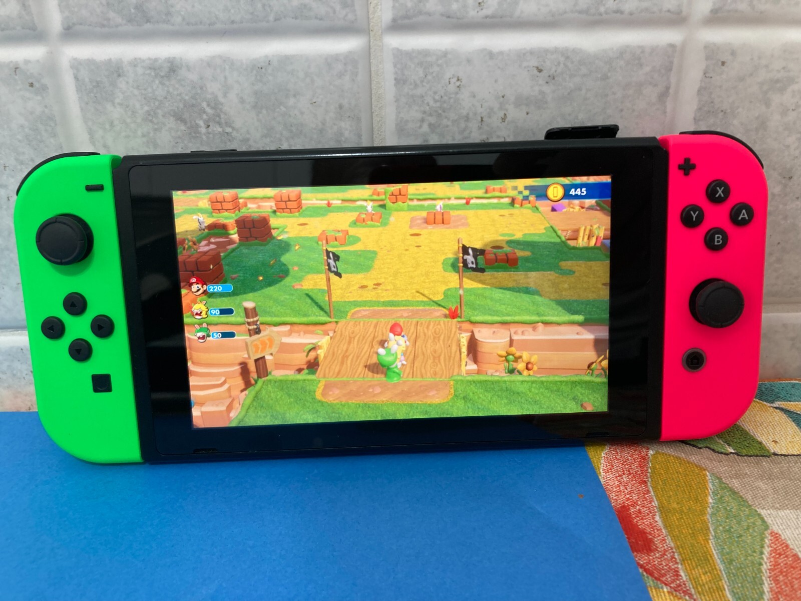 NINTENDO SWITCH GREEN AND RED – PORTABLE CONSOLE – ACCESSORIES + CASE.