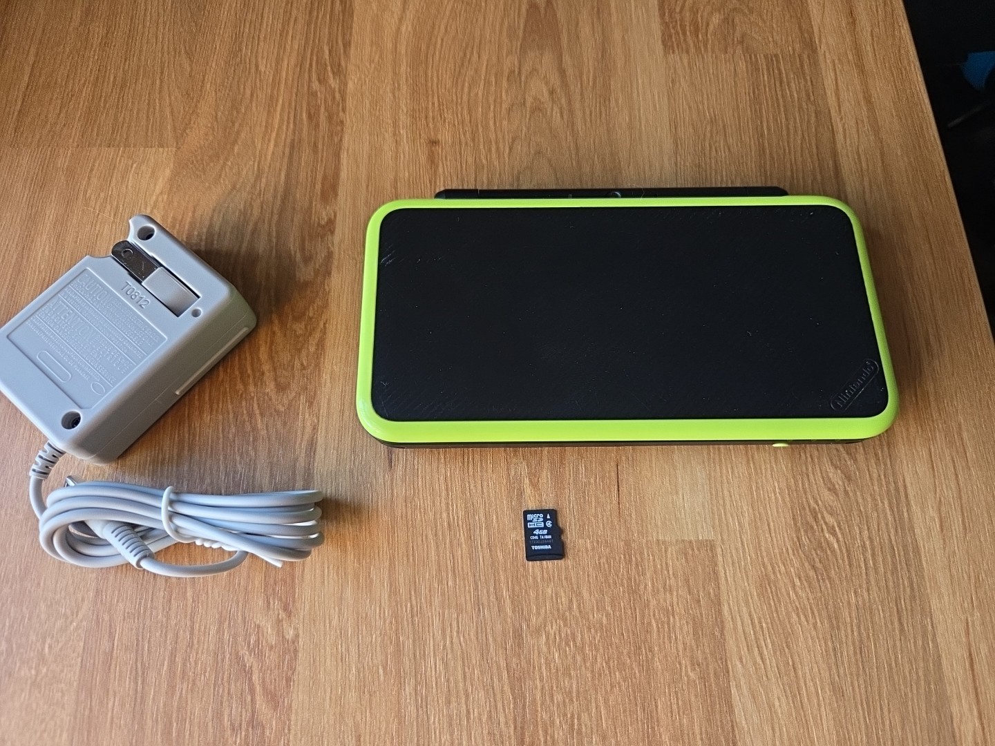 Nintendo “New” 2DS XL LL Console Black Lime + Charger Japan Region Locked