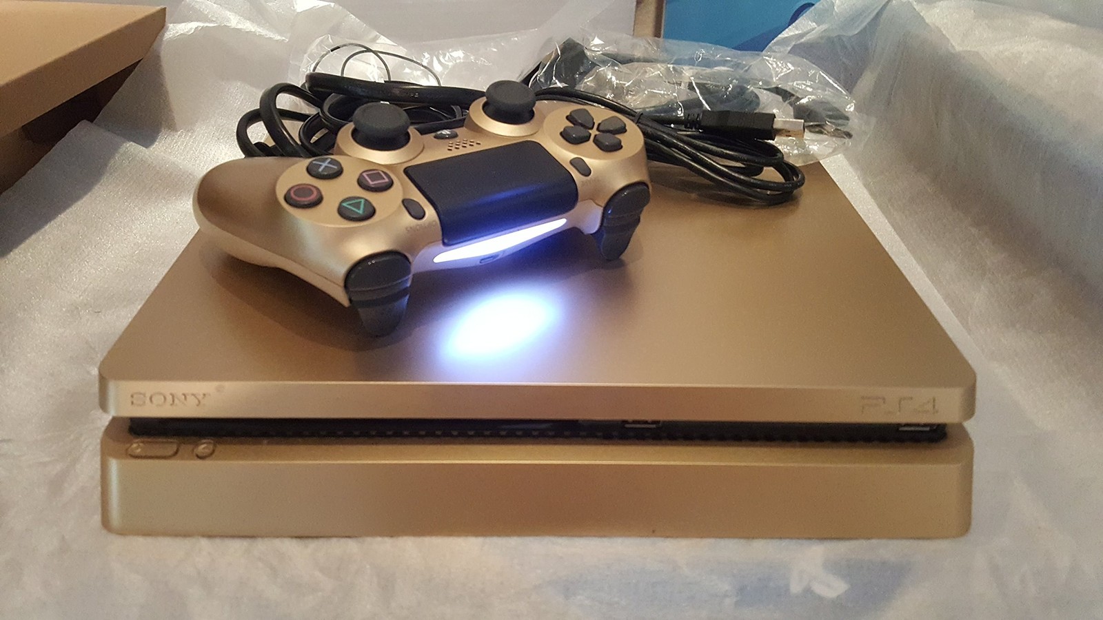 Sony Computer Entertainment HW 1TB Gold Core – PlayStation 4