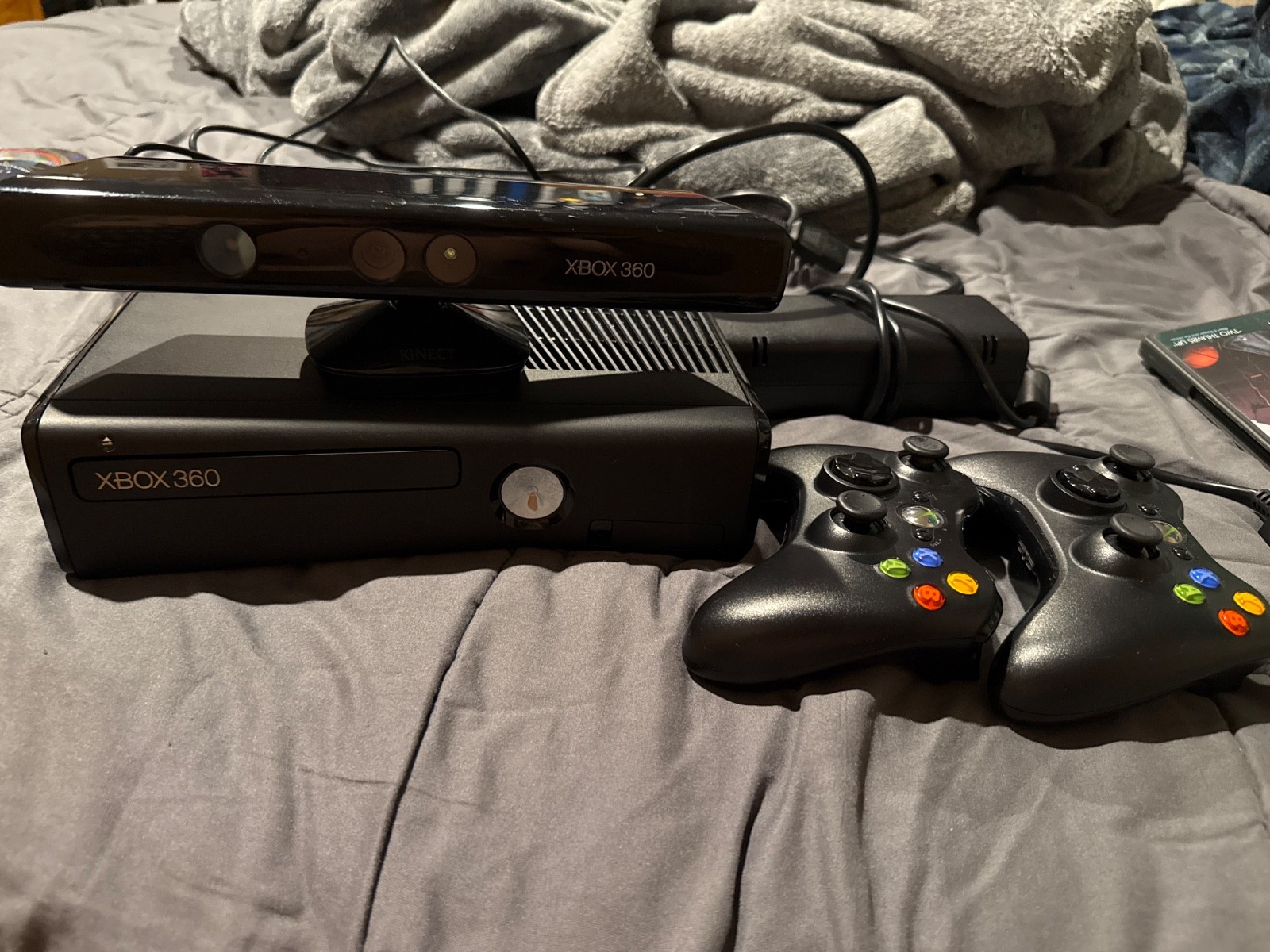 Microsoft Xbox 360 S with Kinect 250GB Glossy Black Console (NTSC)