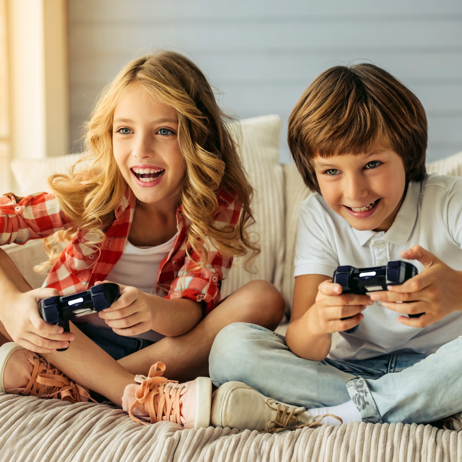Pyle Game Console Handle Wireless Controller with LED Lights, Built-in Speaker