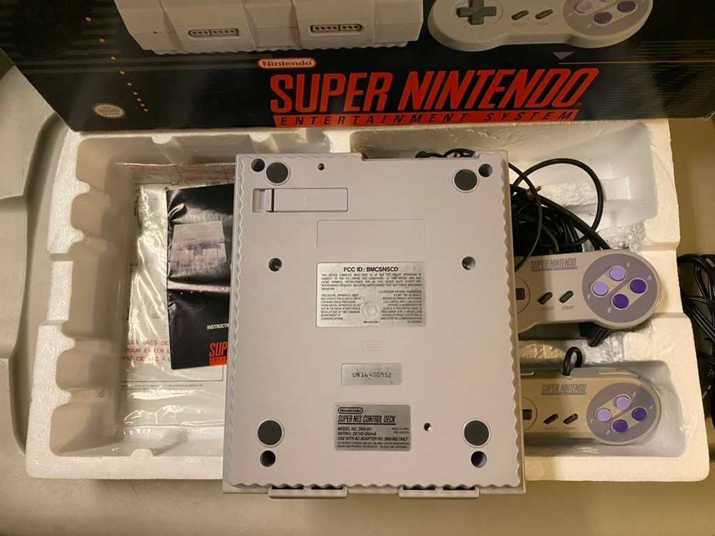 SNES Super Nintendo In Box Controllers Cables Manuals – No game – No AV output