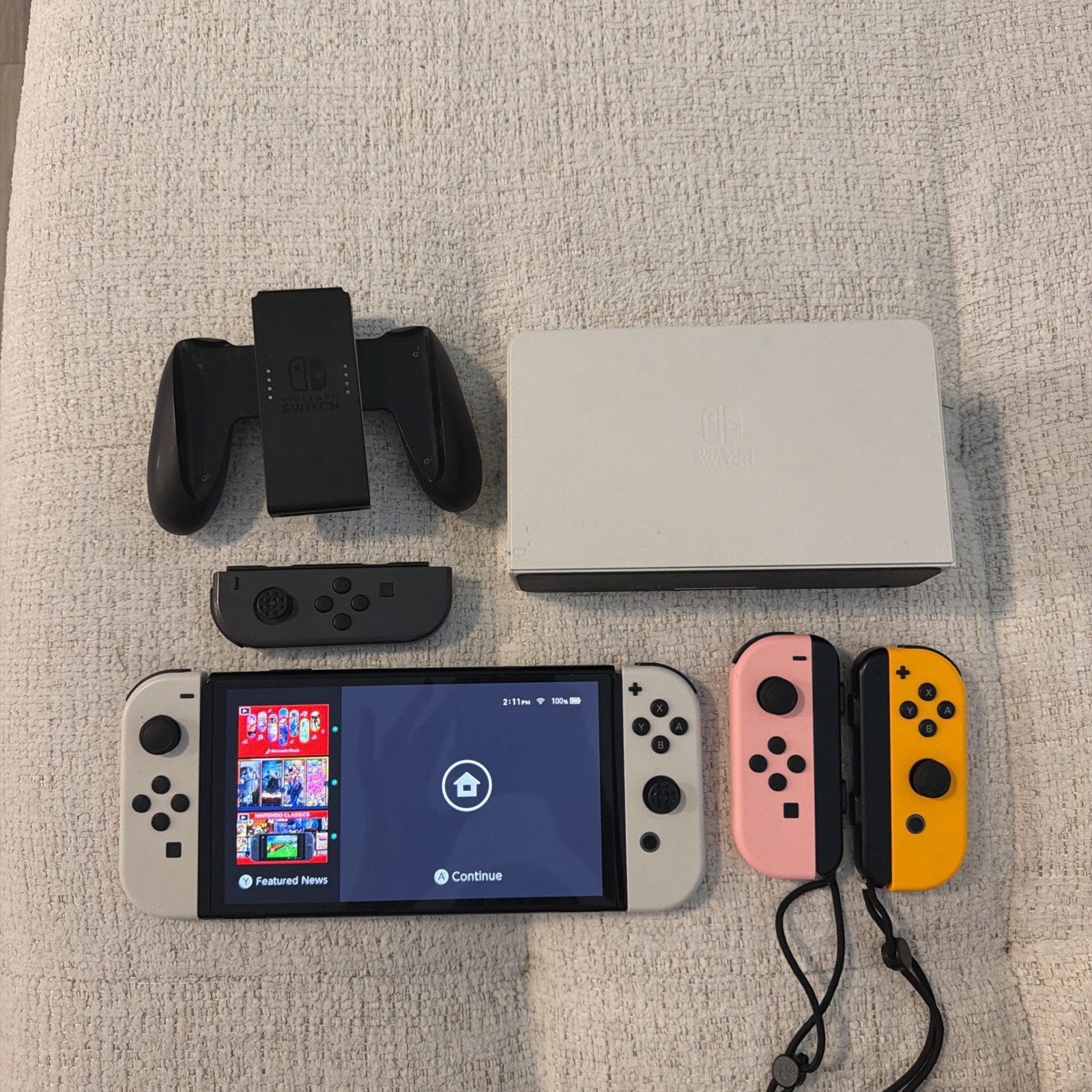 Nintendo Switch OLED Model HEG-001 Handheld Console – 64GB – White w/ 5 joycons