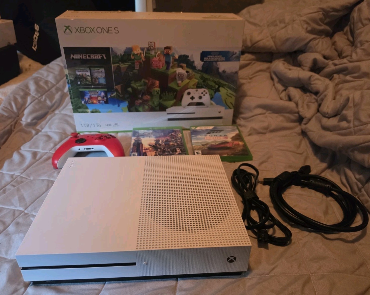 Xbox One S 1TB Minecraft Bundle Console White 4K UHD Model 1681