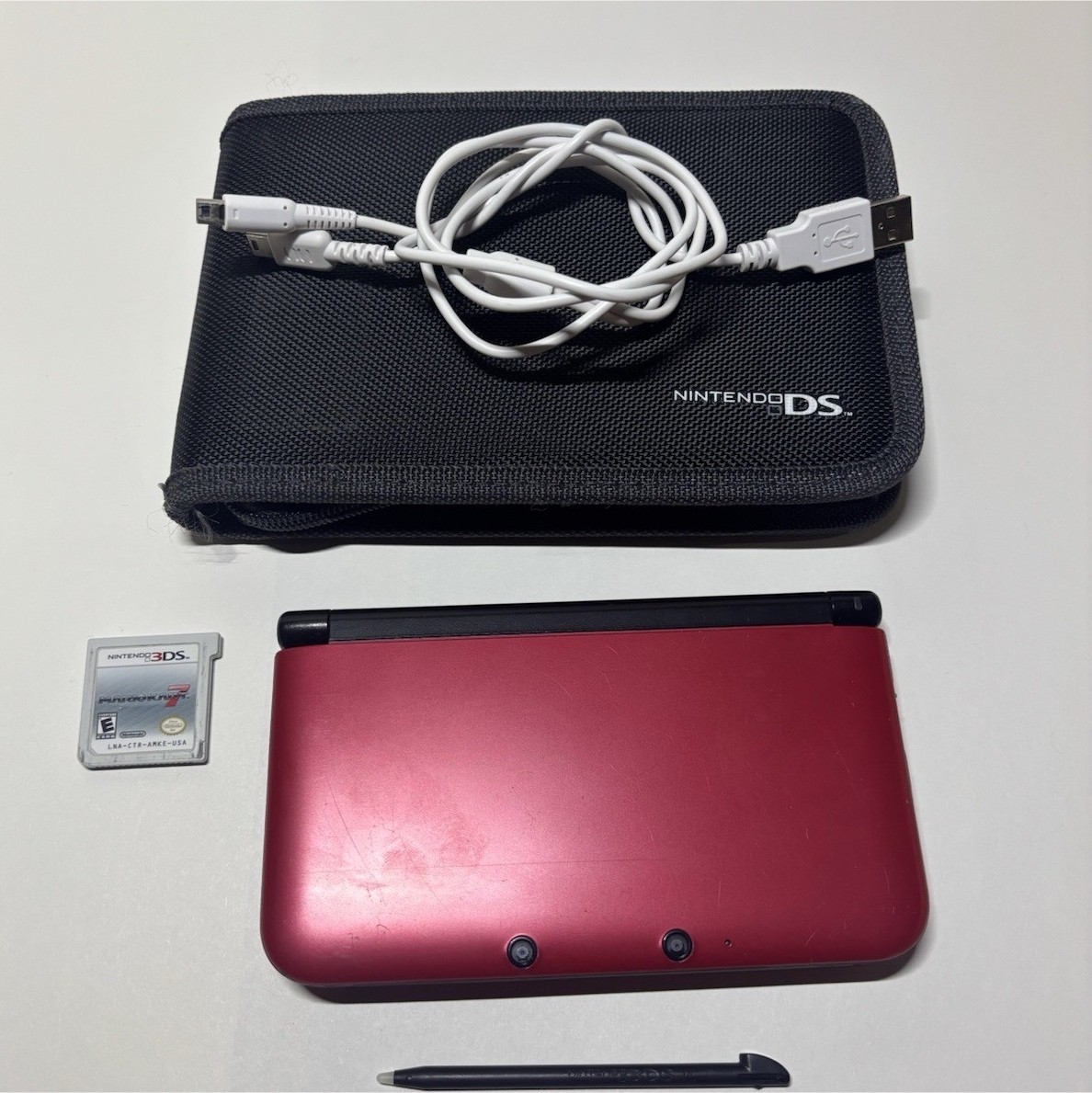 Nintendo 3DS XL Red/Black Bundle w/ Mario Kart 7, Case, Charging cable