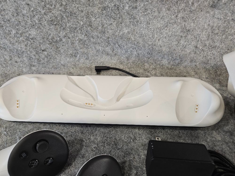 META QUEST 3 512GB WITH CHARGE DOCK