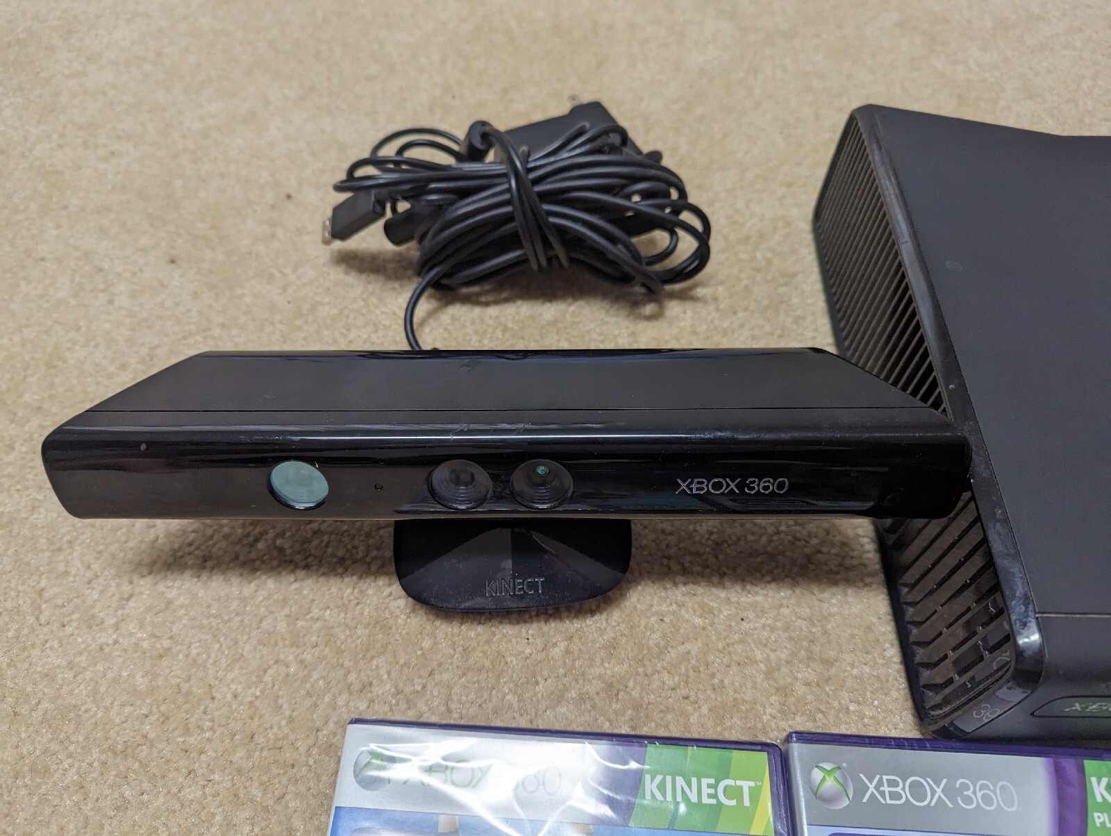 Xbox 360 S Model 1439 Console w/Controller, Kinect Sensor and 4 New Games