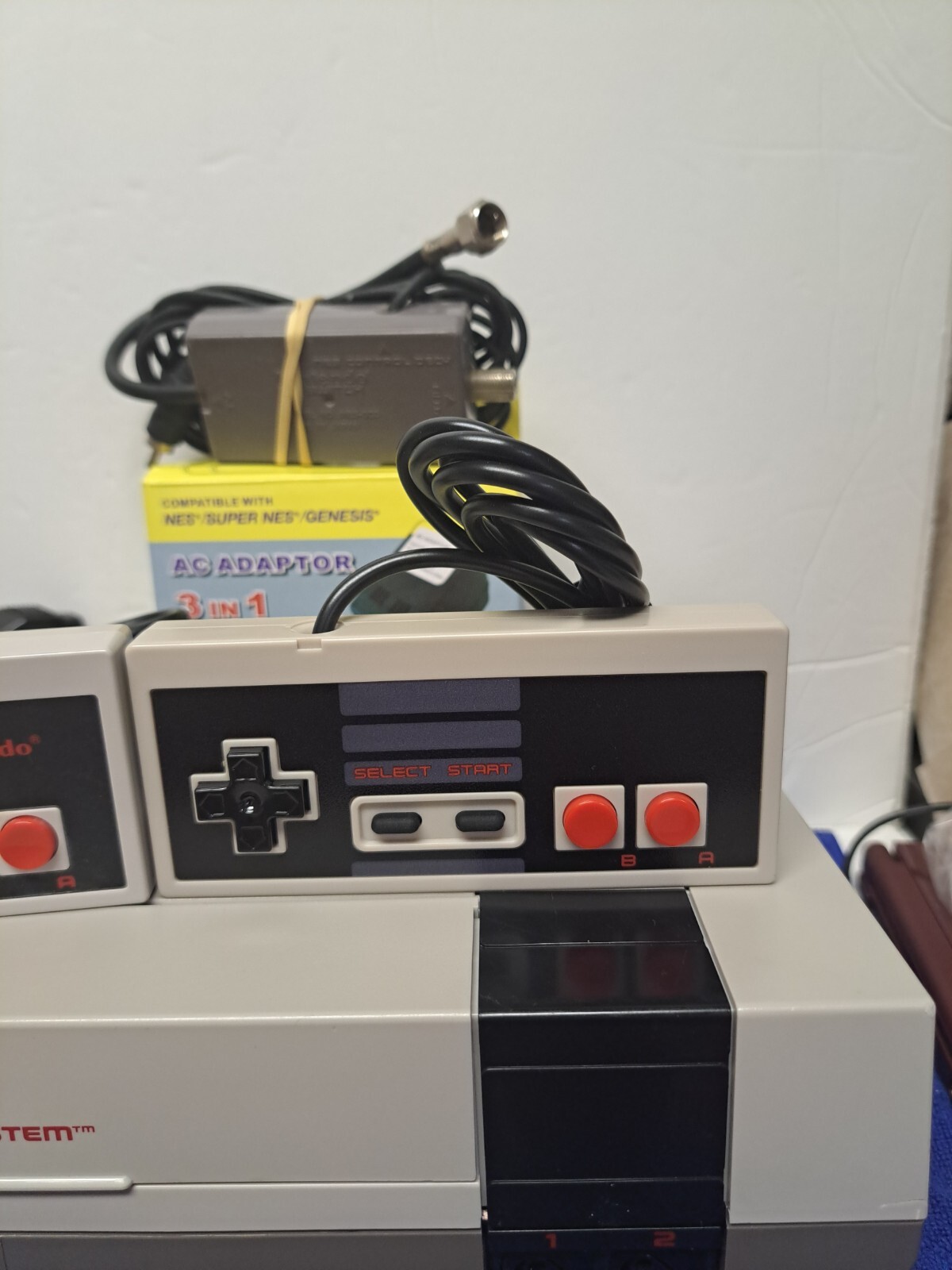2 CONTROLLER Nintendo Entertainment System NES-001 Small Chip On Corner