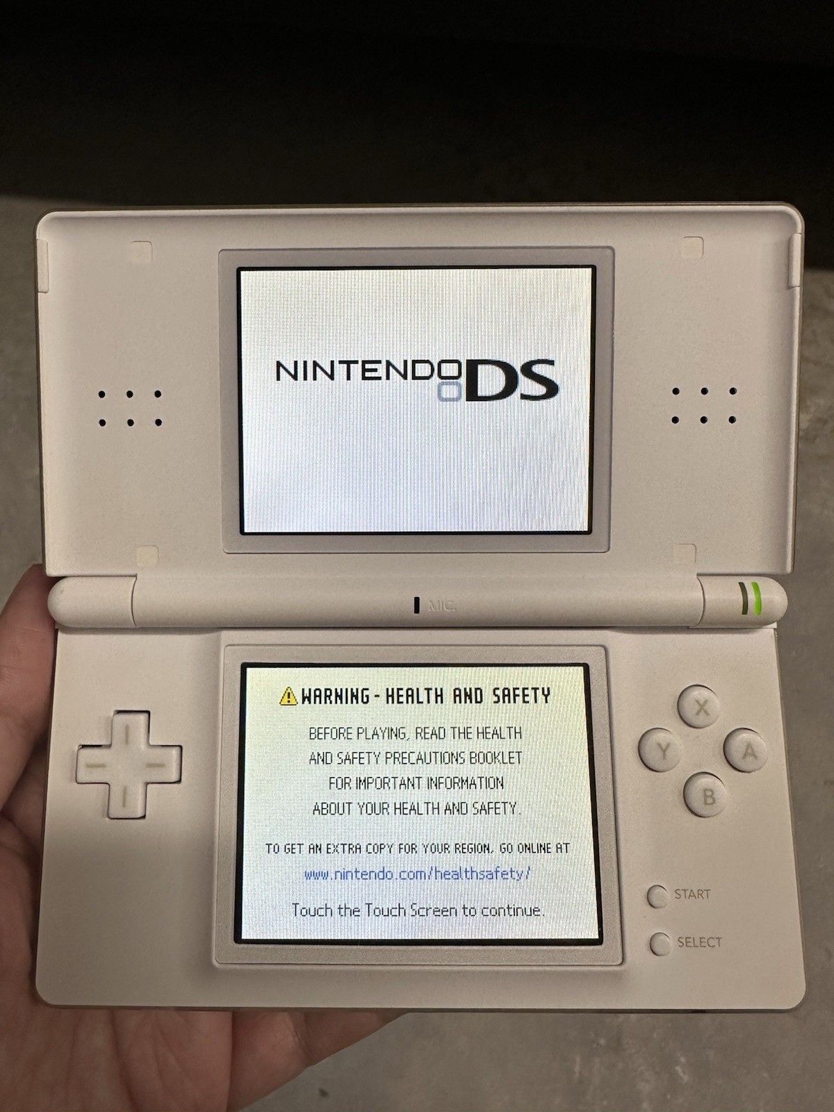 Polar White Nintendo DS Lite Console USG-001 with charger