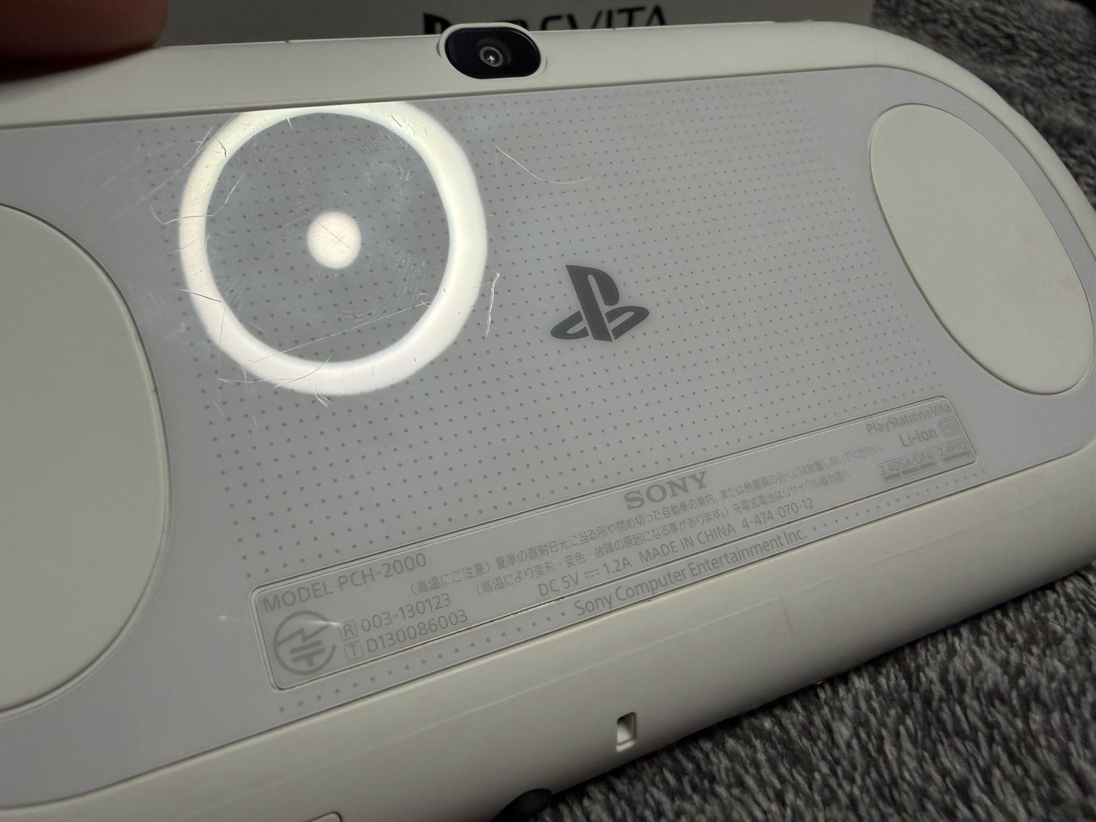 Sony PS Vita PCH-2000 ZA12 White Handheld System Wi-Fi 1GB NTSC-J CIB