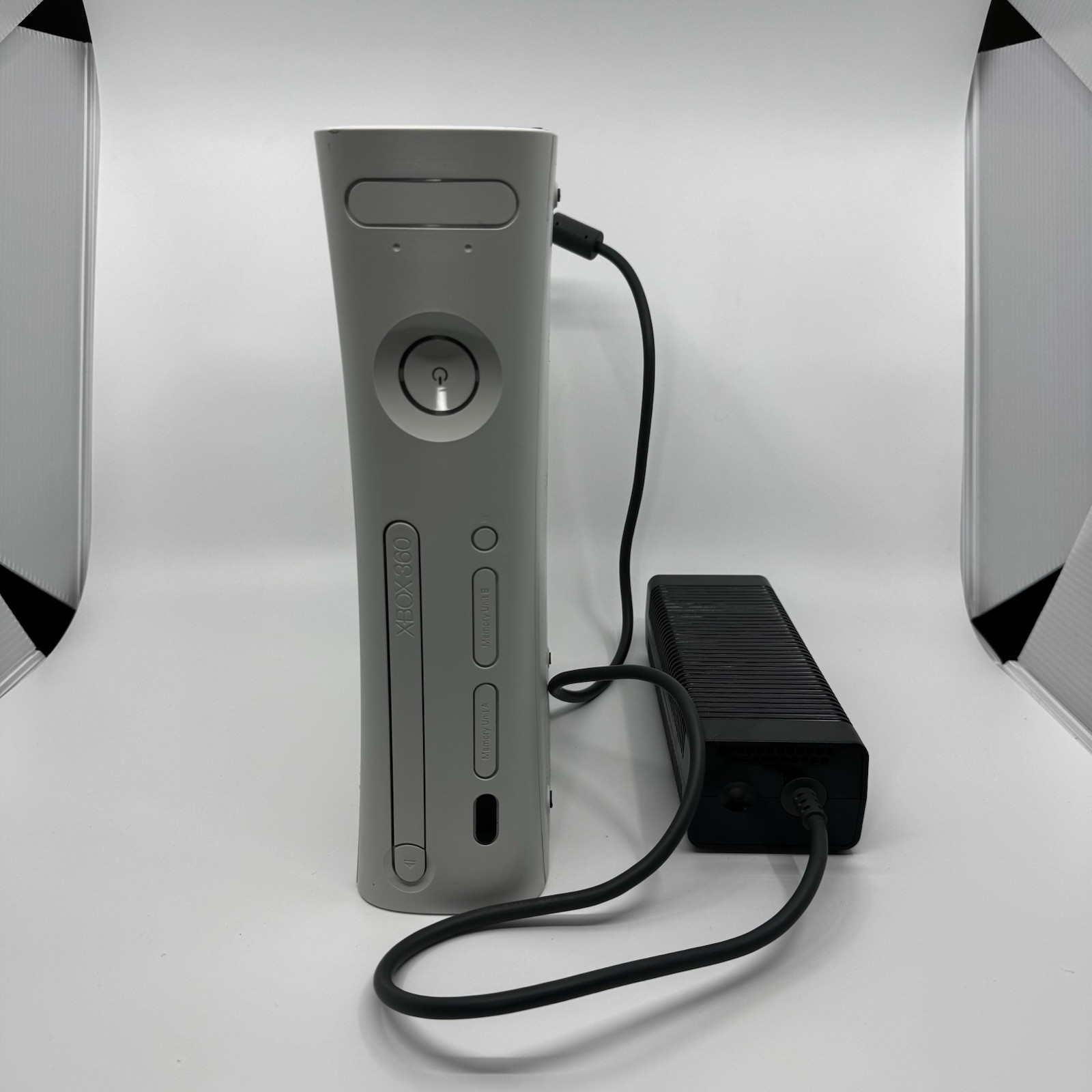 Xbox 360 S Slim Model 1439 White Console W/Controller No Hard drive Tested Works
