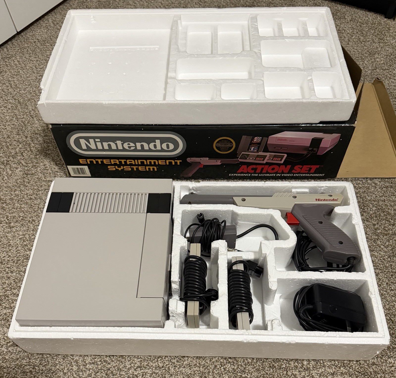 Original Nintendo NES Action Set System 100% CIB Complete Box NOT Working READ