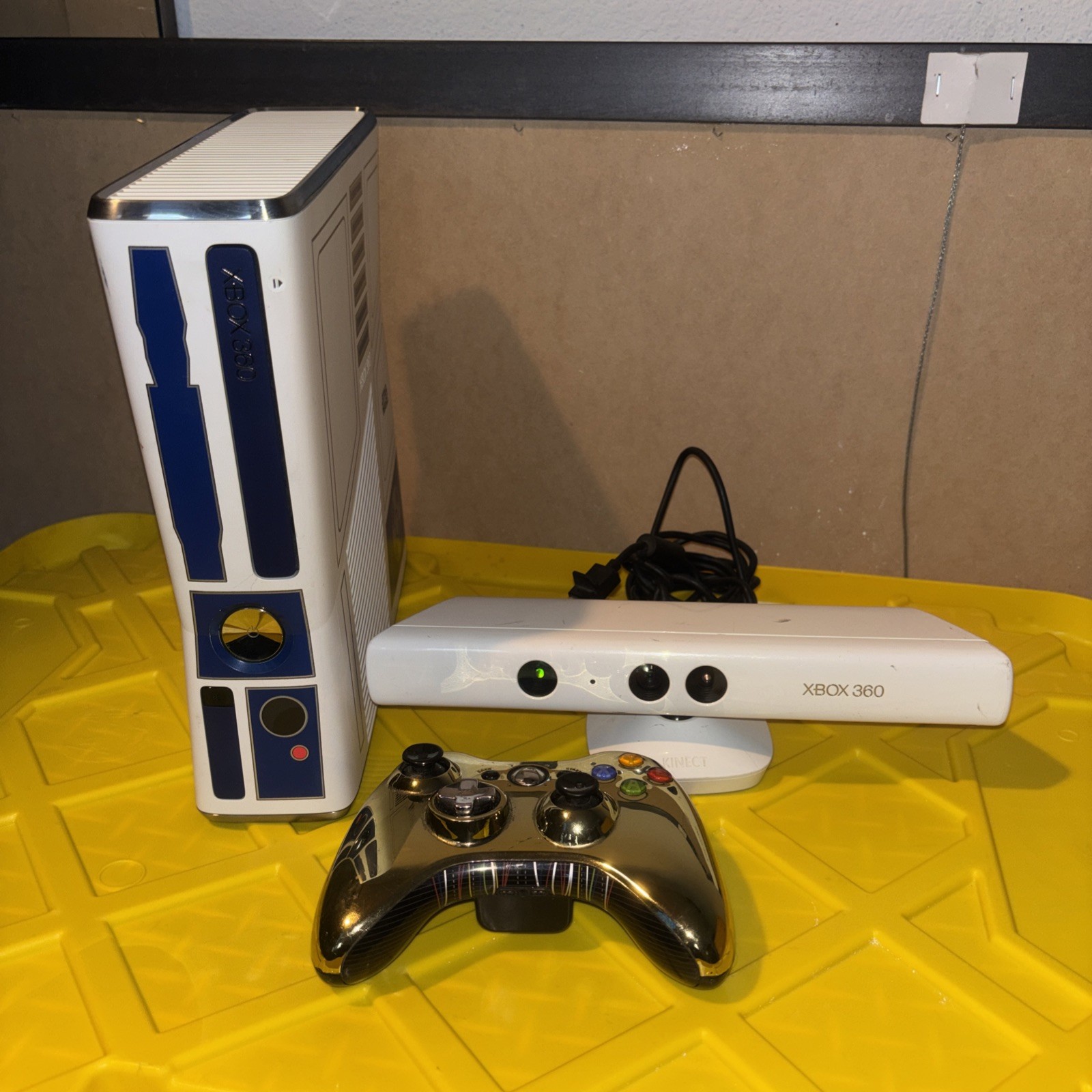 Limited Edition Xbox 360 Star Wars Kinect 320 GB R2D2 Console C-3PO Controller