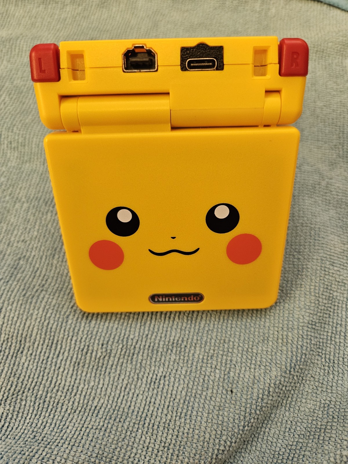 GBA SP AGS-001 – Aftermarket Pikachu Shell – USB-C Charging – New Battery
