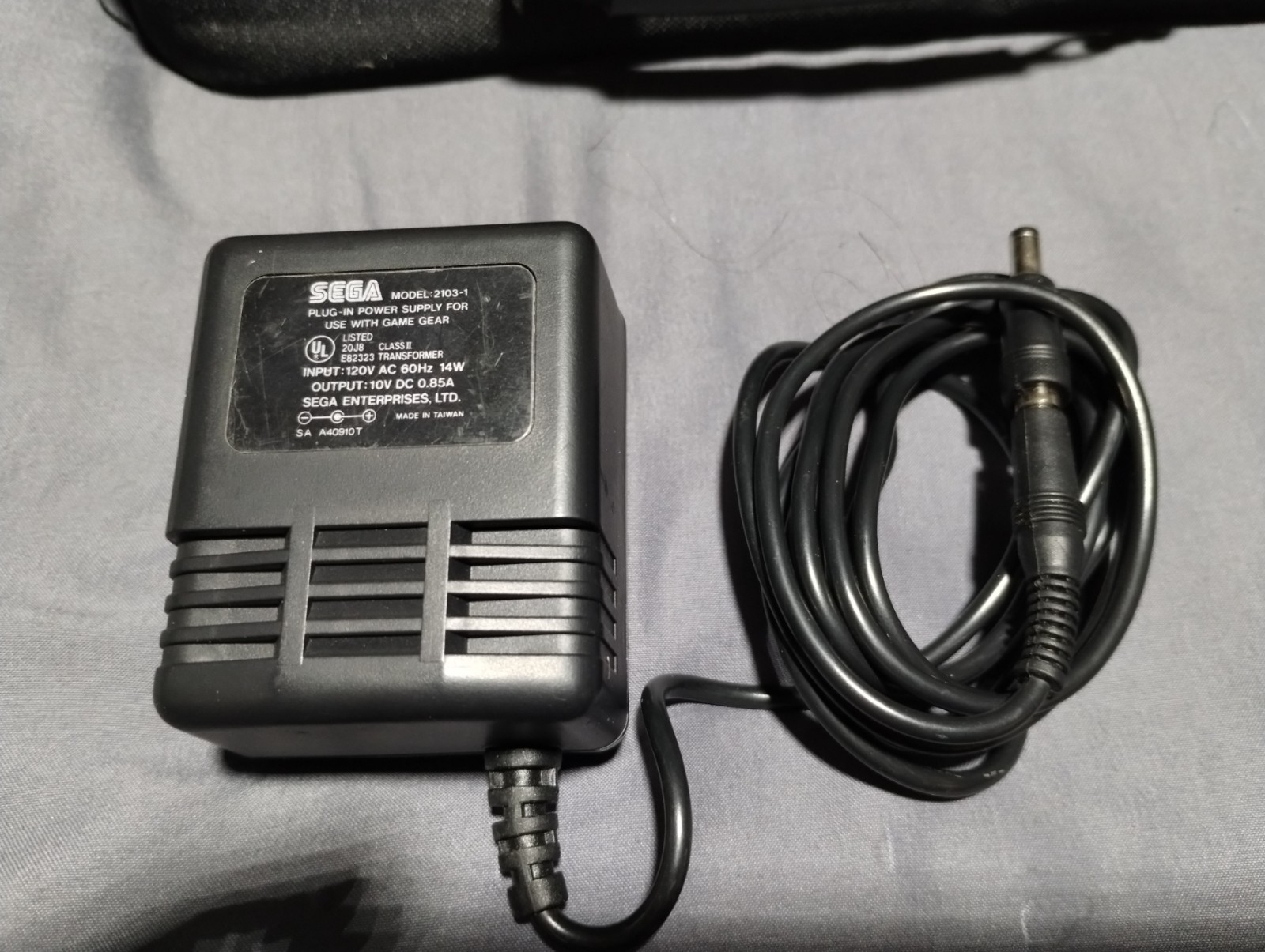 Sega Game Gear Bundle with Mega Man game.. please read description!!!!!!