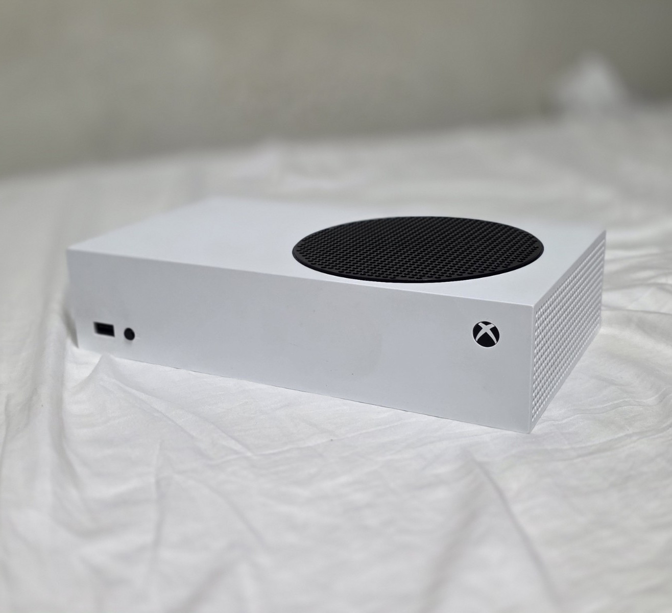 Microsoft Xbox Series S 512GB 1440p White Console w/ Wireless Controller