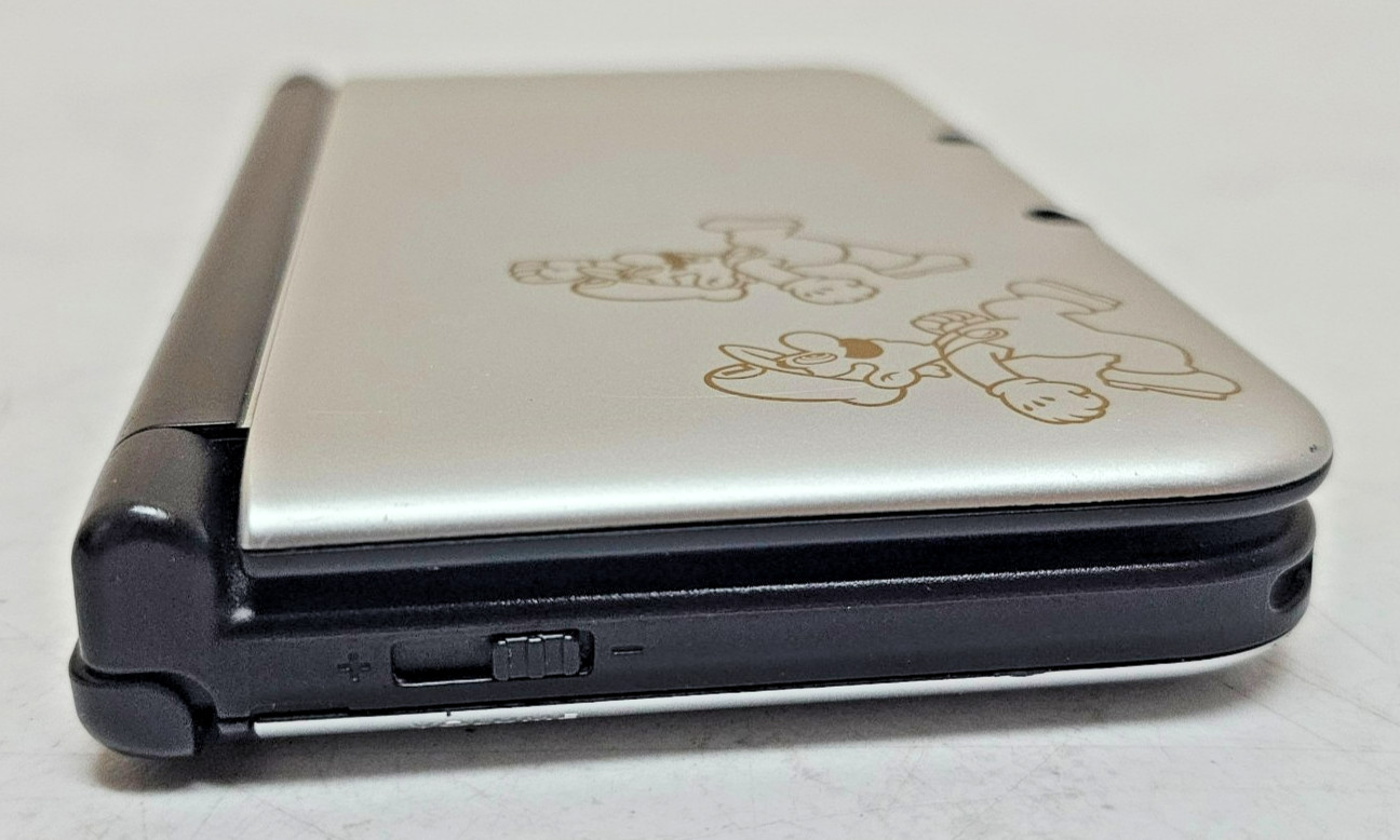 Nintendo 3DS XL Year of Luigi 30th Anniversary Edition