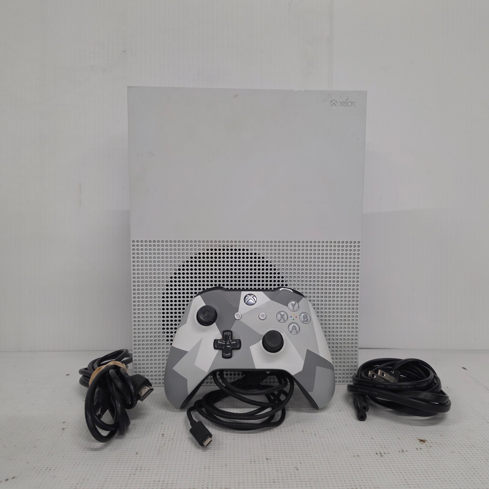 Microsoft Xbox One S 1681 2TB Console 1708 Gray Graphic Camo Controller