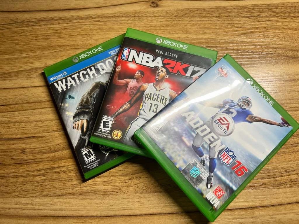 Microsoft Xbox One Original Titanfall Kinect Bundle 365GB