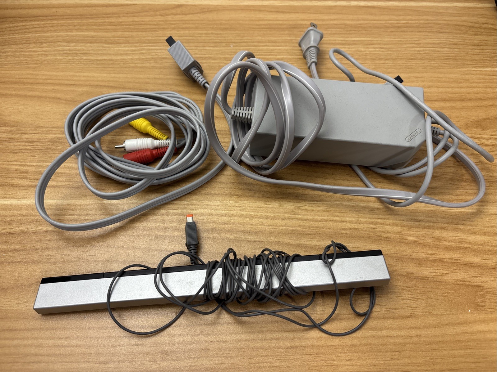 Nintendo Wii RVL-001 Bundle 1 Controller 1 Nunchuk 1 Game Controller Wii Bag