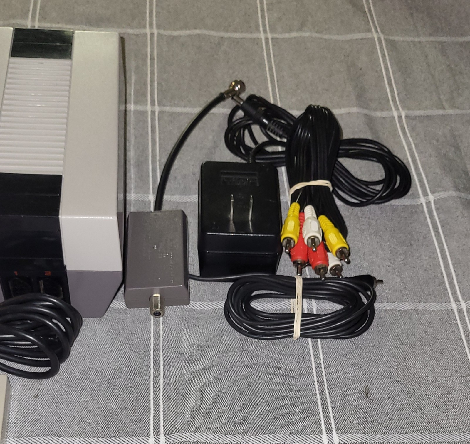Nintendo Entertainment System (NES-001) Console Bundle – Clean Tested & Working