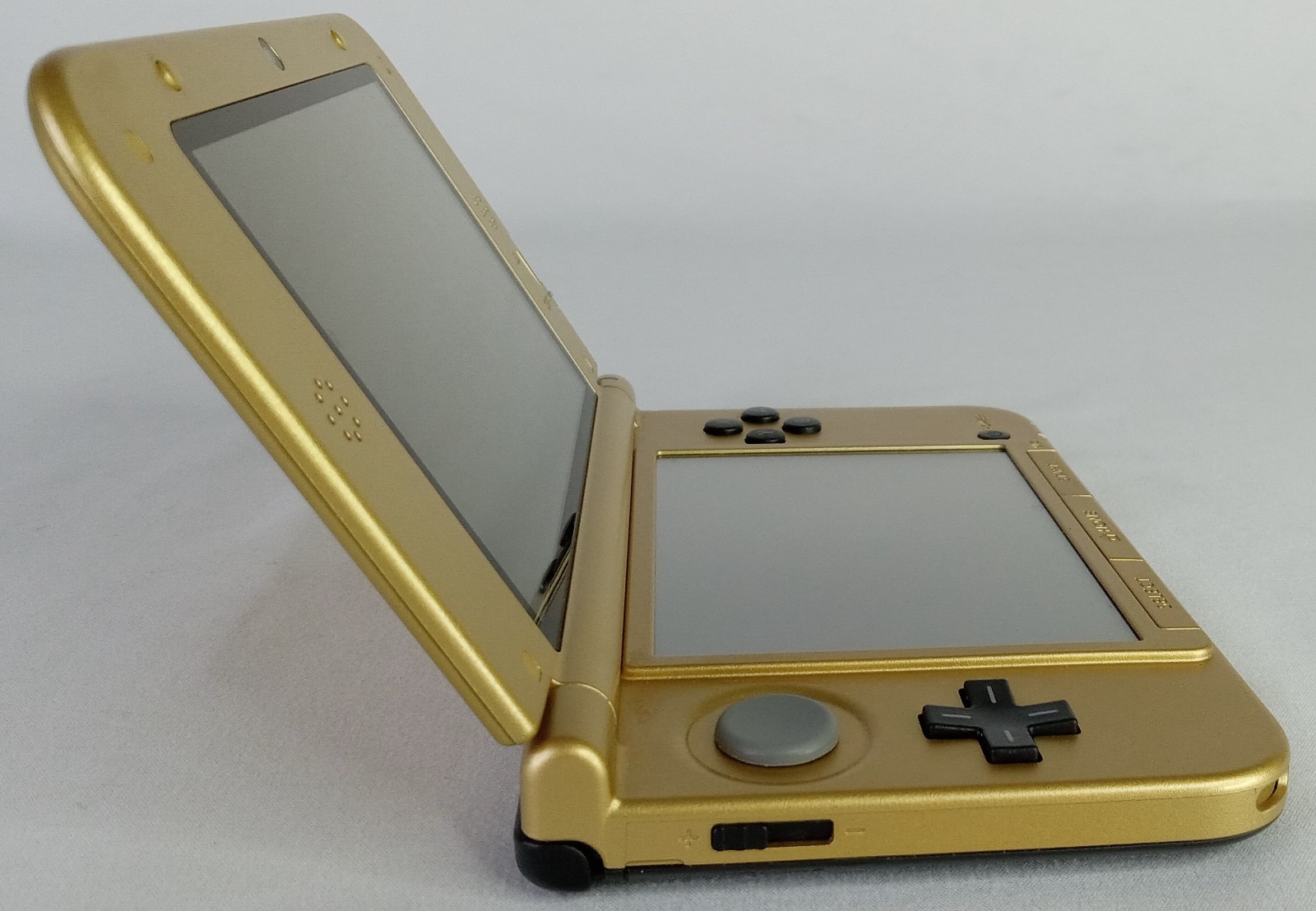 Zelda A Link Between Worlds Limited Edition Gold 3DS XL Video Game Bundle Tested