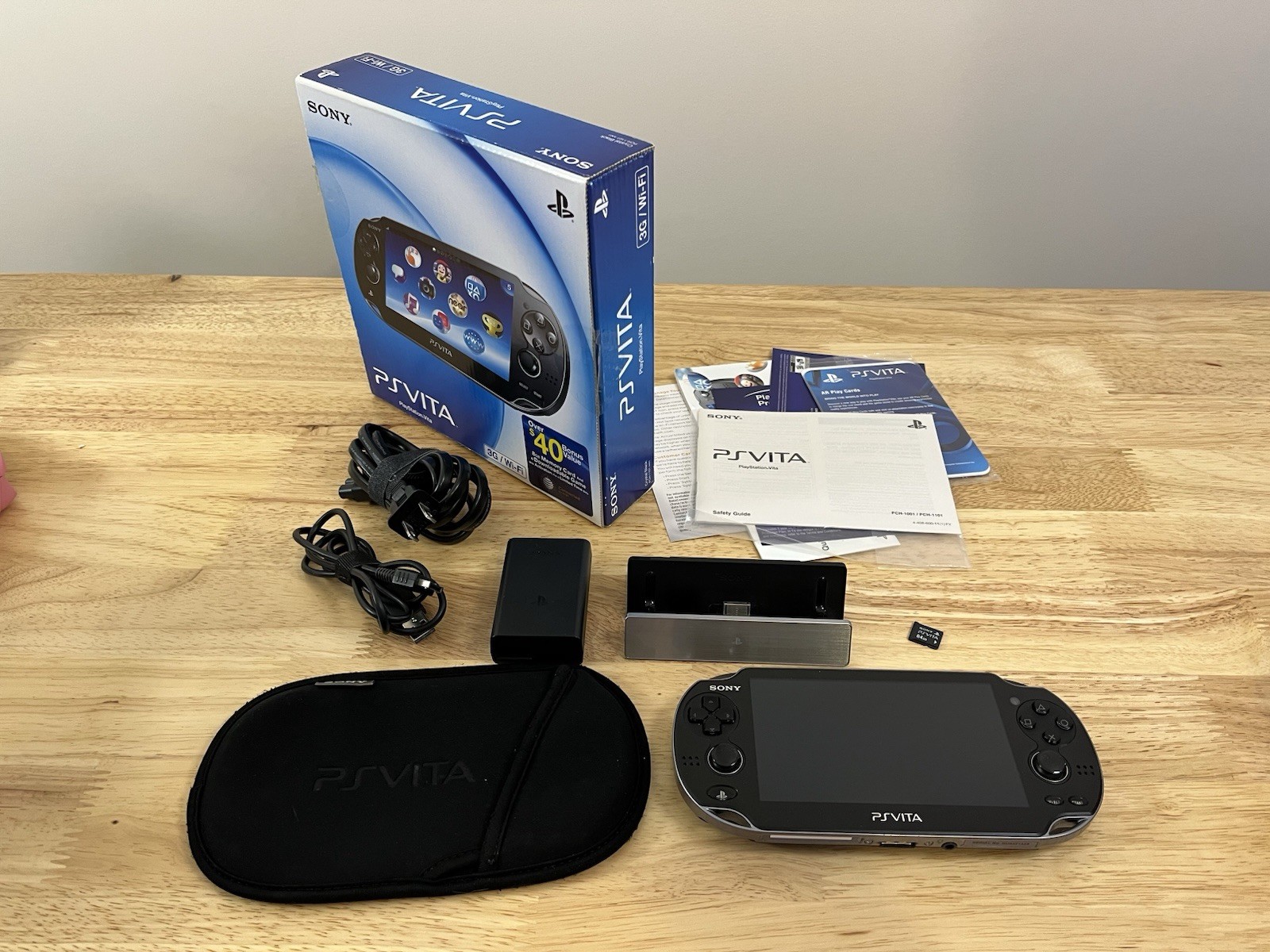 PlayStation Vita PCH-1101 OLED Complete in Box 64GB Card Cradle Case AC Charger