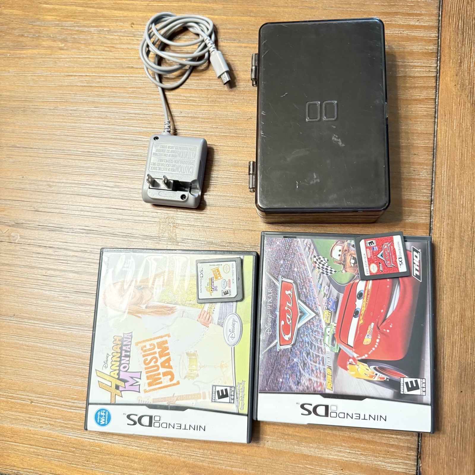 Nintendo DS Lite Polar White Console Bundle w Games Charger Tested Working