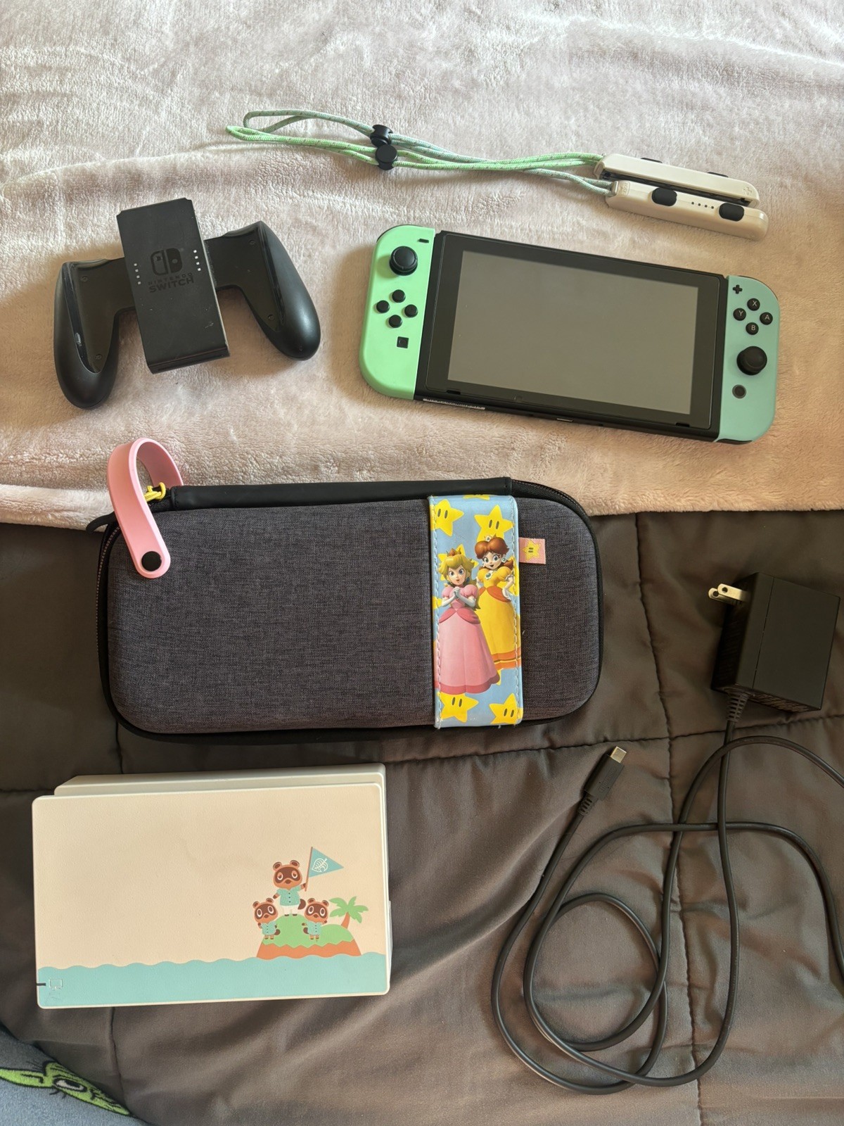 Animal Crossing New Horizons Switch 1 Console + Princess Peach & Daisy Case