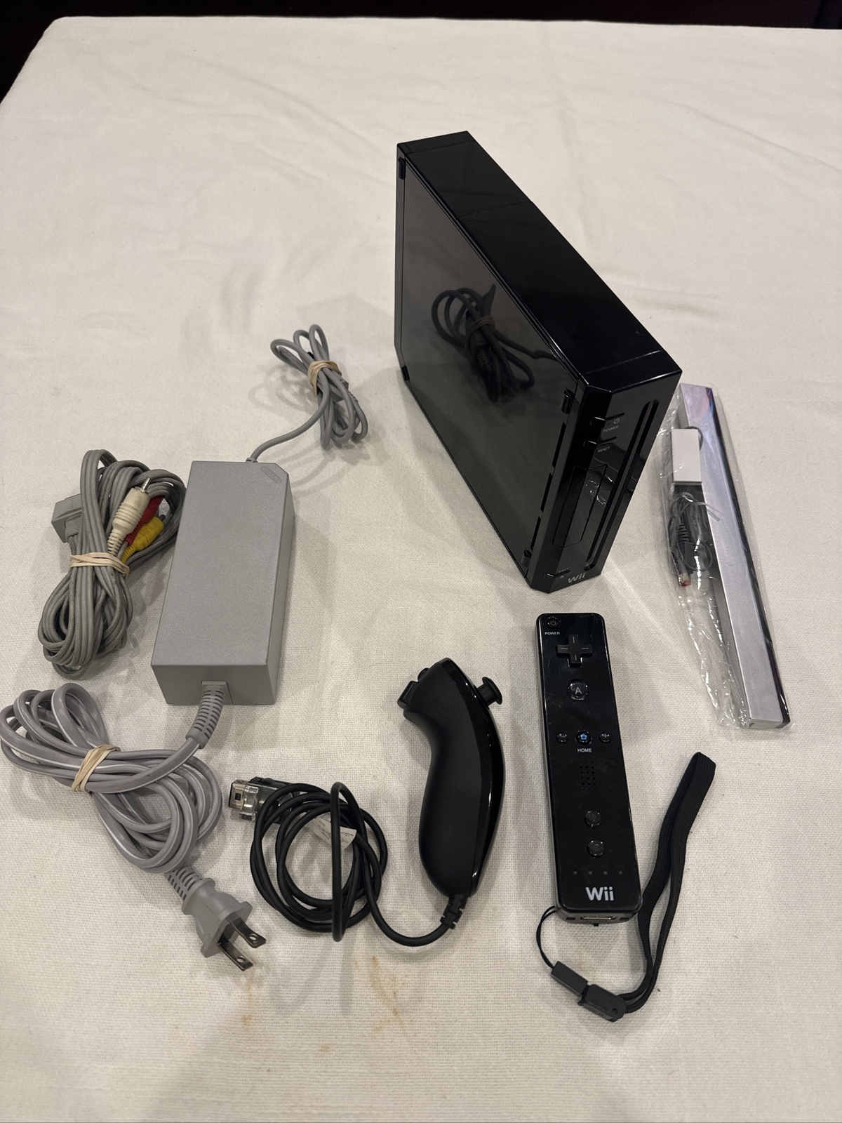Nintendo Wii RVL-101 Black Console Bundle Controller Nunchuck Cords Sensor