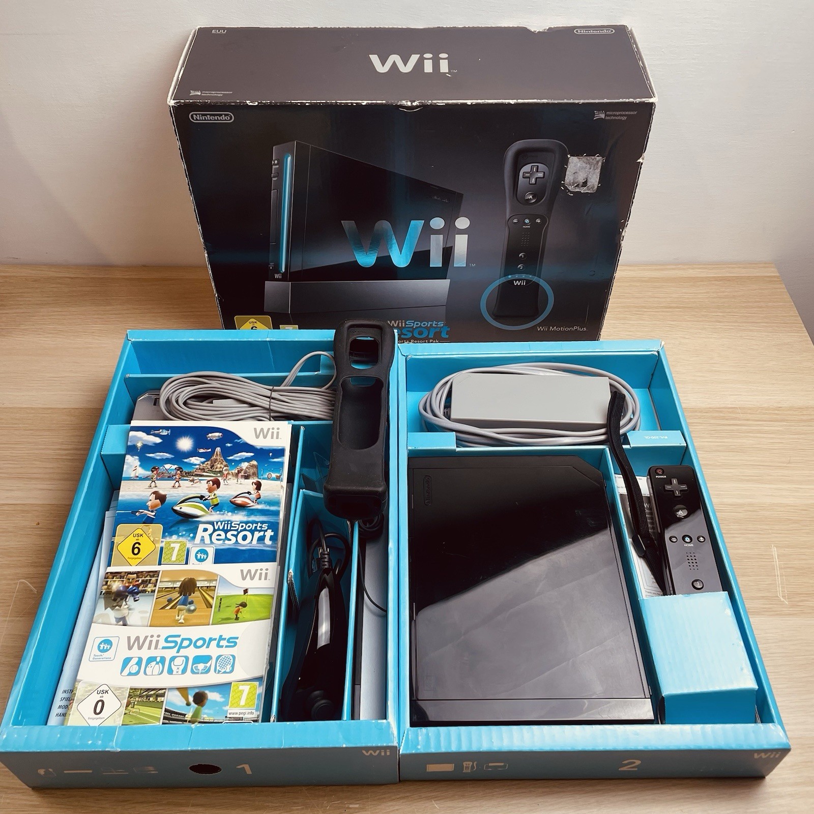 Nintendo Wii Black Wii Sports Resort Complete Pack with Games