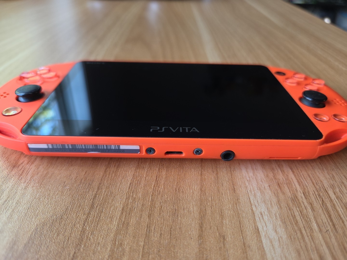 Sony PS Vita 2000 Slim PCH-2000 – Neon Orange – *GREAT * + Charger