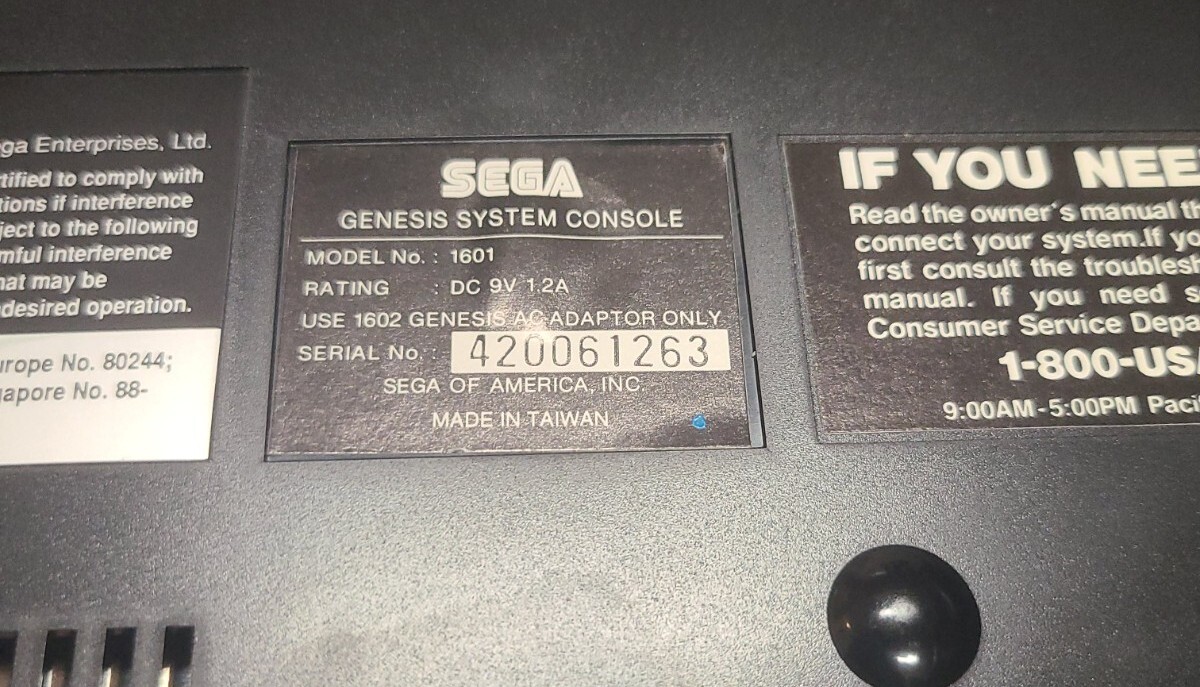 Sega Genesis MK-1601 Launch Edition Console Model 1(Complete in Box) W/Game