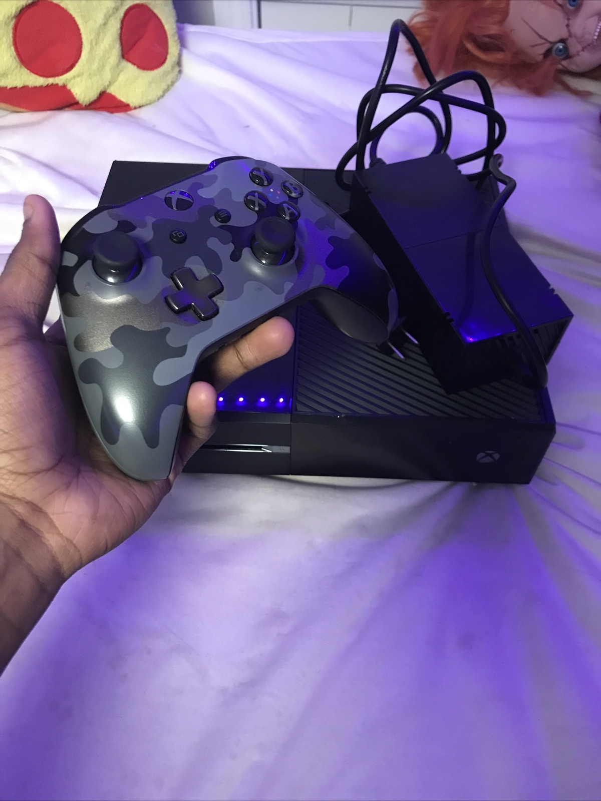 Xbox One (1540) Fully Working, Minor Scratches.