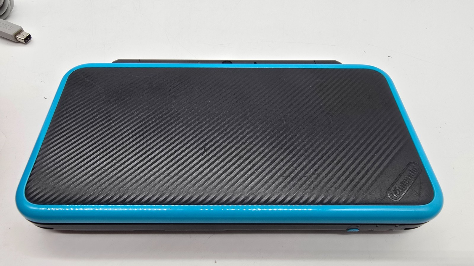 Nintendo 2DS XL Handheld Game Console JAN-001 Black/Turquoise w/ Mariokart Case