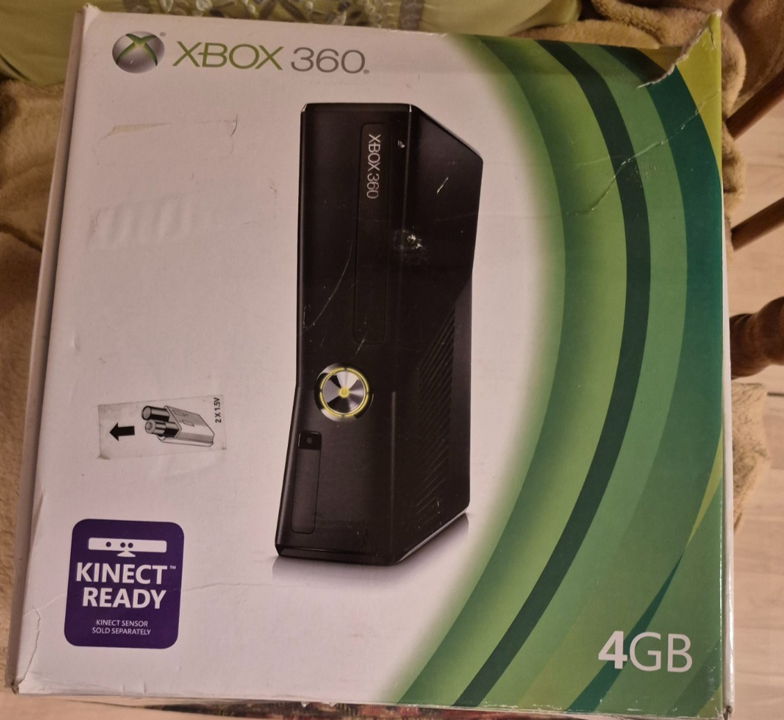 Microsoft Xbox 360 Kinect Bundle 250GB Matte Black Console