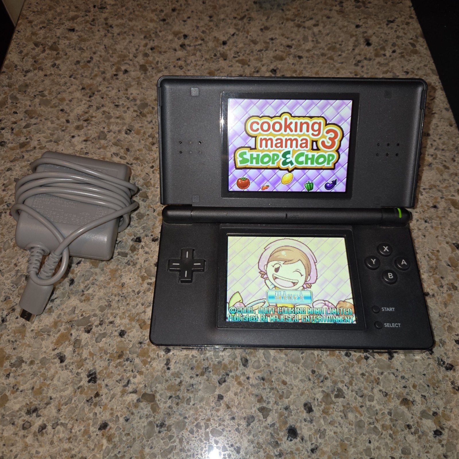 Nintendo DS Lite Black Console w/ Charger + Game